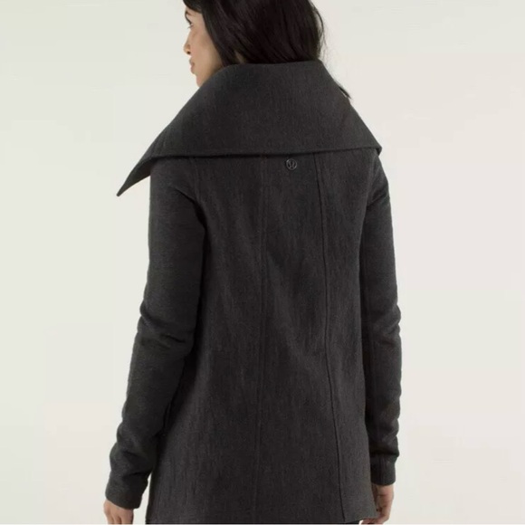 *rare* LULULEMON Virasana Blanket Wrap in Heathered Black, Black Zip Detail 6 - Picture 2 of 16